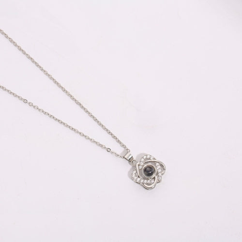 💕 Minimalist Heart Projection Necklace – Where Elegance Hides Emotion